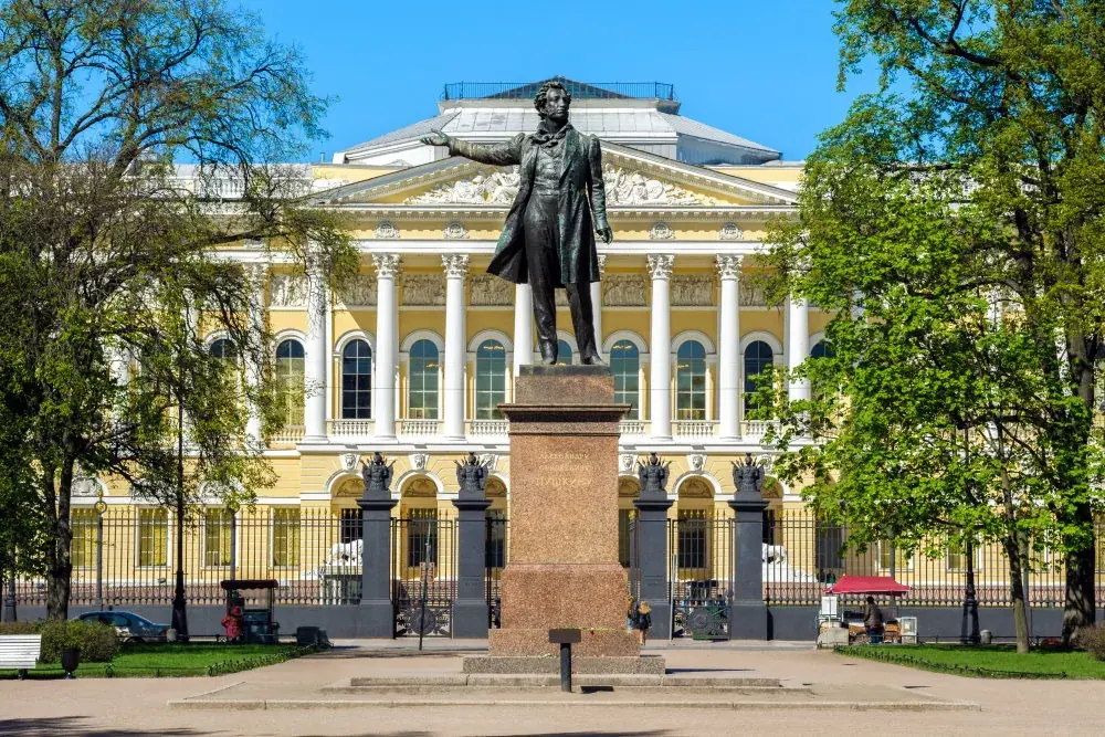 Puschkin Museum in St. Petersburg - umgebautes Haus von Poet Aleander Puschkin